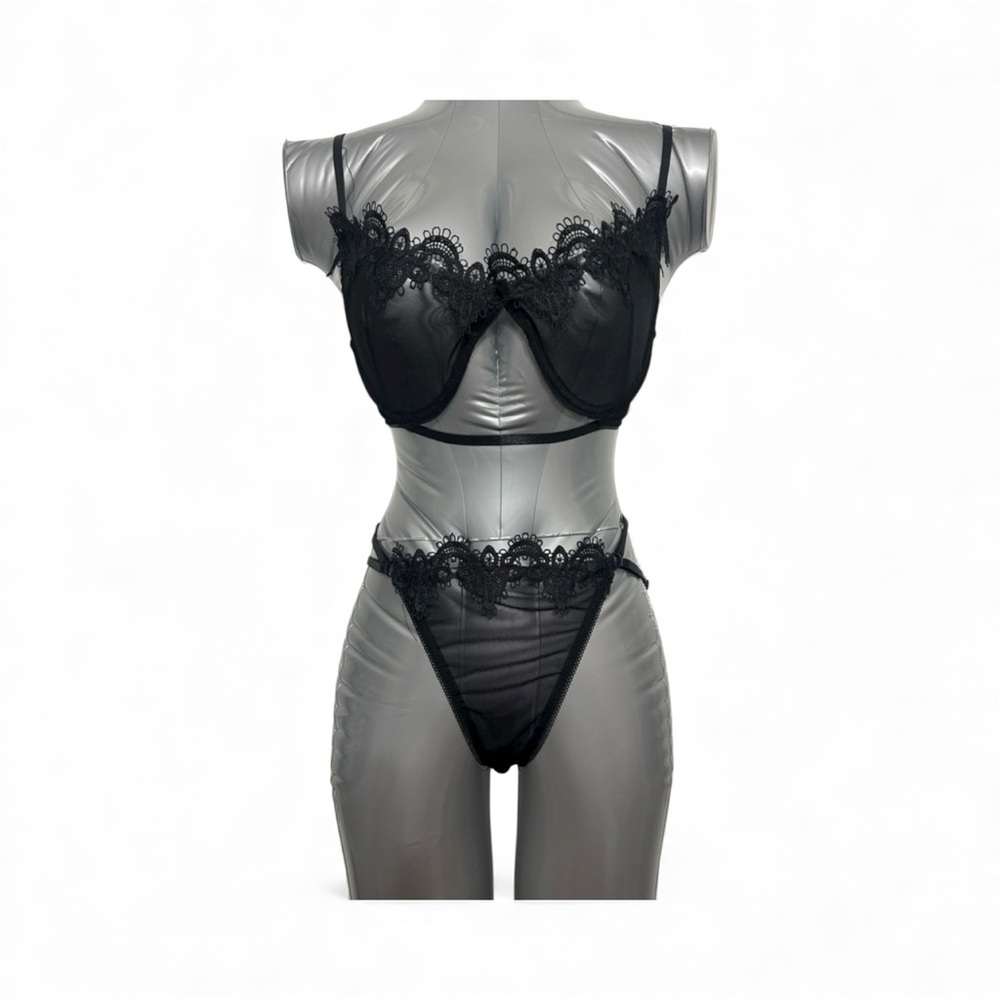 🌹002 INTMTS: Black lace panty and bra set size L